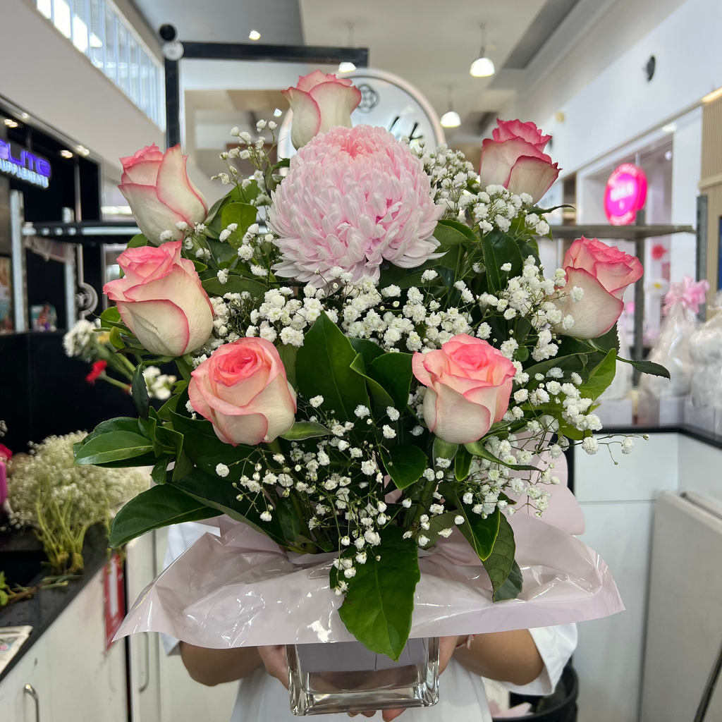 Mix of pink Roses and Mums